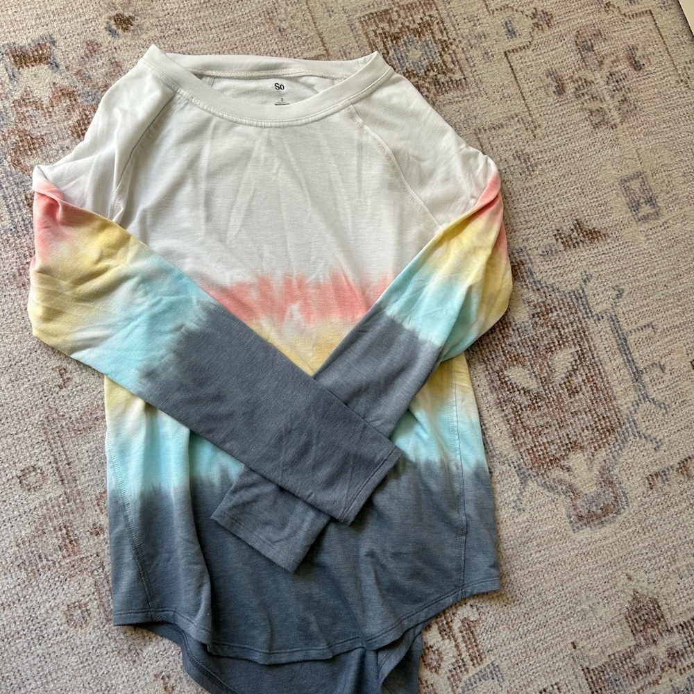 SO Women's Long Sleeve Tie-Dye Tee - Multicolor